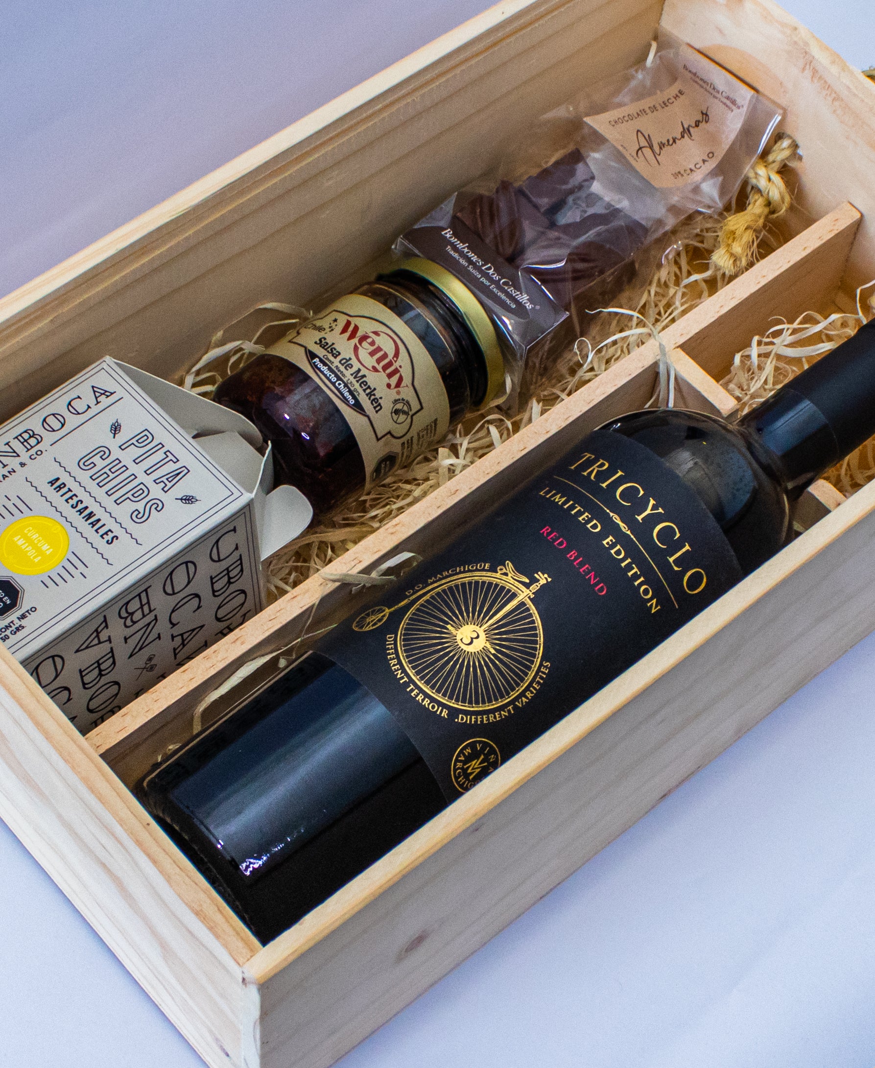 Caja de regalo con vino Tricyclo Red Blend